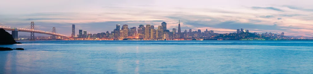 Zelfklevend Fotobehang Hoge resolutie panorama van San Francisco in de schemering © sfmthd