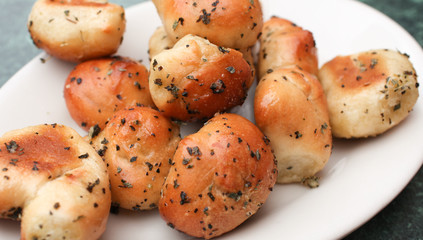 Garlic dinner rolls