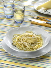 pâtes type linguine au fromage et au poivre