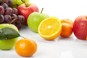 Obraz na płótnie Canvas fresh fruits on the white background