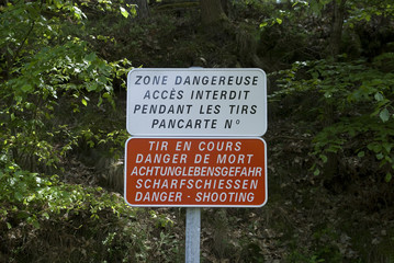 Militärgelände Betreten Verboten - Schild in Frankreich