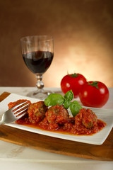 meatballs over dish - piatto con polpette