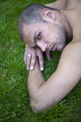 jeune homme viril caucasien sexy