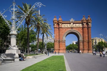 Photo sur Aluminium Barcelona Arc de Triomf à Barcelone par une belle journée d& 39 été