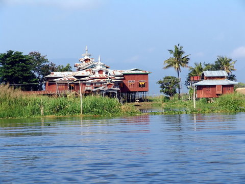 Myanmar, Inle lake - floating monastery