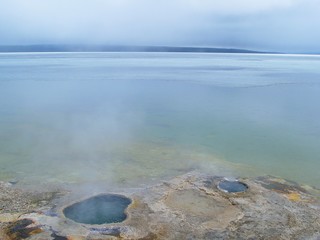 Cratères sur lac