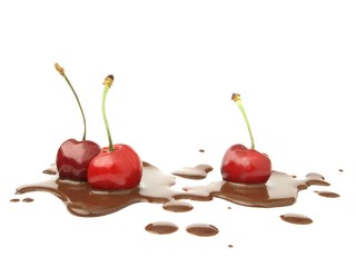 Tres cerezas sobre chocolate