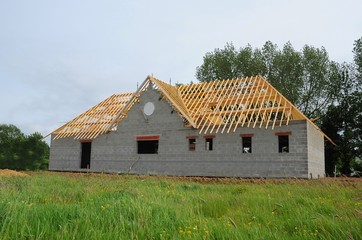 Fototapeta na wymiar Budowa konstrukcji domu