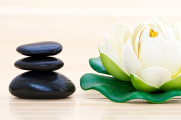 Cailloux zen et fleur de lotus