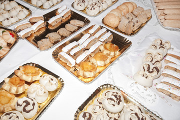 banchetto con dolci sardi per matrimonio