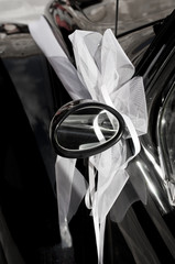 decorazione matrimonio su automobile d'epoca