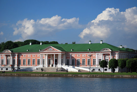 Nuages sur le palais de Kouskovo