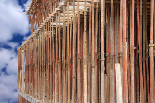 Scaffold adjustable jacks support for beam and slab casting
