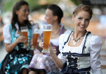 Frau mit Weissbierglas