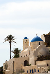Fototapeta na wymiar Grecka wyspa kopuła kościół niebieski Wyspy Cyklady Ios