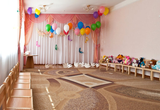 Decorated The Room In Front Of A Party For Young Children