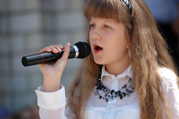 The girl sings