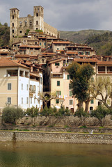 Fototapeta na wymiar Dolceacqua. Średniowieczna wioska w Włoszech, w regionie Liguria