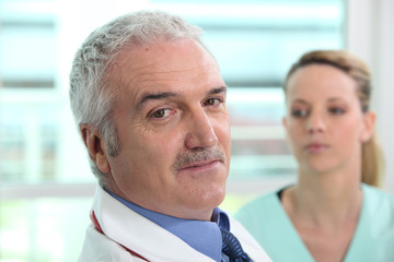 Médecin et infirmière