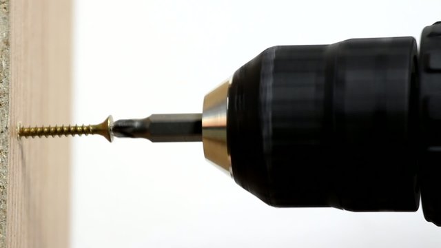 Cordless screwdriver screwing work