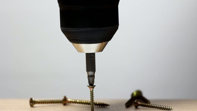 Cordless screwdriver unscrewing work