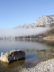 Grundlsee im Morgennebel