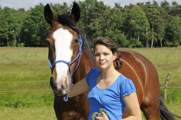 Jugendliche mit Pferd