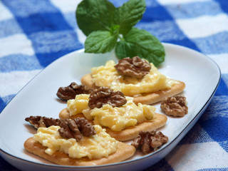 cracker with cheese