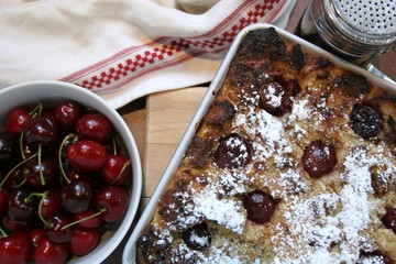 Soufflé with bread and cherries, baked pastries