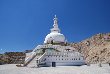Shanti Stupa - obrazy, fototapety, plakaty