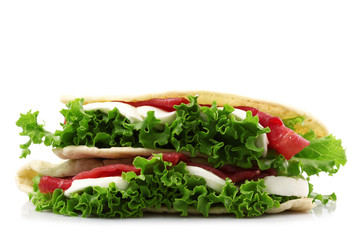 piadina farcita con insalata,mozzarella e prosciutto crudo