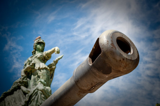 Monumento ai caduti - dettaglio cannone