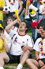 Deutscher Fußballfan mit Tröte