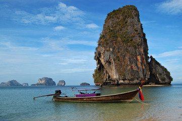 Fototapeta na wymiar Longtail boat and beautiful carst formations, Thailand