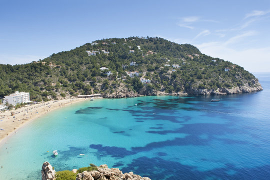 playa tropical en ibiza