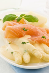 Spargel mit Lachs