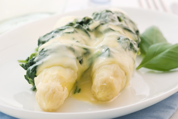 Spargel mit Spinat überbacken