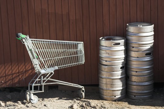 carrito y bidones
