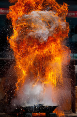 Explosion mit Feuer und Flammen