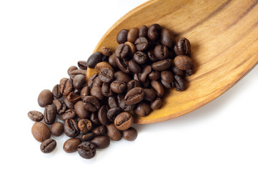 coffe beans over spoon - chicchi di caffe'