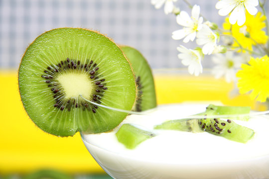 Kiwi-Joghurt-Becher