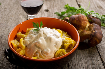 tortellini with cream sauce and cep-tortellini panna porcini