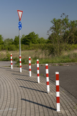 Straßenpfosten,  Kreisverkehr, Nordrhein-Westfalen, Deutschland