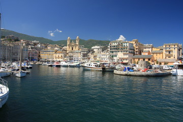 Fototapeta na wymiar Stary port w Bastii (Korsyka wysoki)