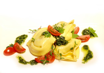 Tortellini an Bärlauchpesto