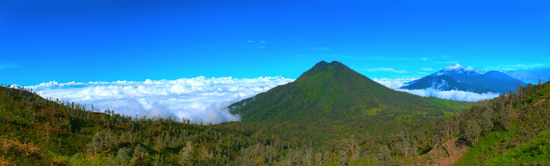 Fototapeta na wymiar Volcano Ranti. Java. Indonesia. Panorama.