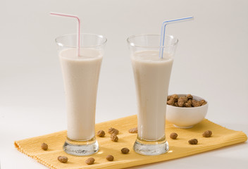 Tiger nut milk. Horchata de chufa.