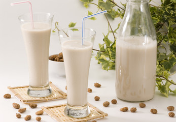 Tiger nut milk. Horchata de chufa.