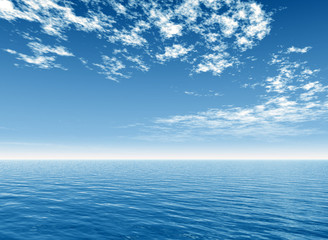 Ozean mit Wolkenhimmel