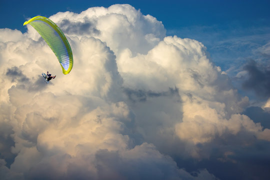 Motor powered para-glider against sky